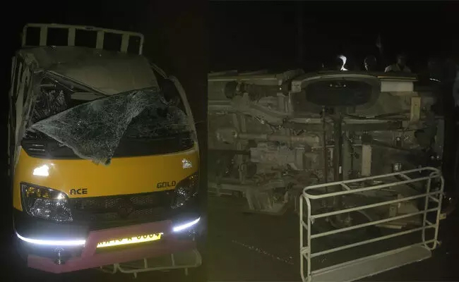 ചരക്ക് വാഹനം മറിഞ്ഞ് അപകടം; 30 പേർക്ക് പരുക്ക്