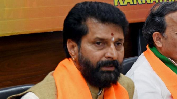 വനിതാ മന്ത്രിക്കെതിരെ അശ്ലീല പരാമർശം; സി.ടി. രവിക്കെതിരായ കേസന്വേഷണം സിഐഡിക്ക്