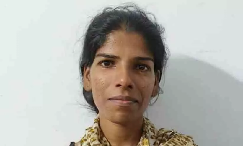 അമ്മയെ ദേഹോപദ്രവം ഏൽപ്പിച്ചതിന് വീട്ടില് കയറി സ്കൂട്ടര് കത്തിച്ചു; 30കാരി പിടിയില്