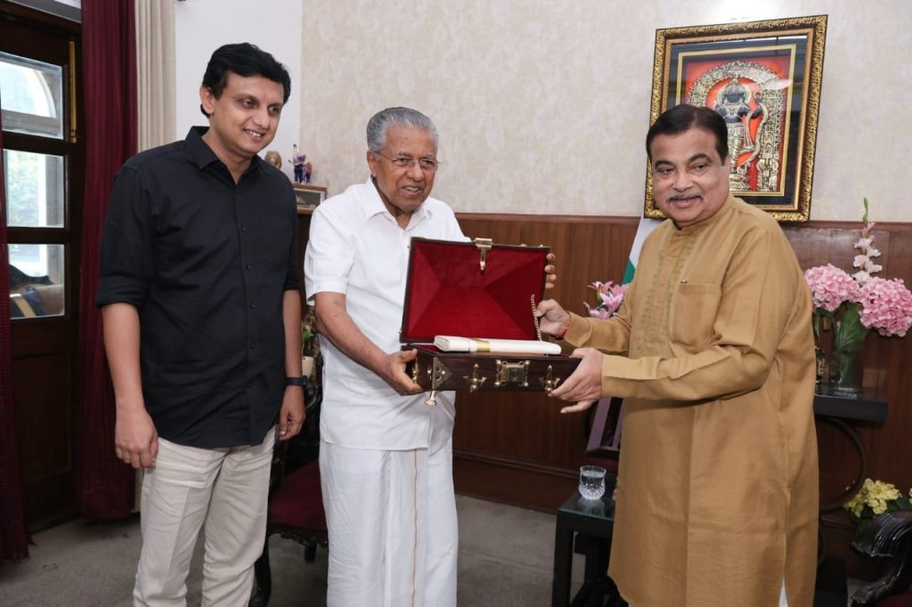 ഏഴ്‌ റോഡിന് അം​ഗീകാരം ; ദേശീയപാത 66 വികസനം 2025ൽ പൂർത്തിയാക്കും, നിതിന്‍ ഗഡ്കരിയുമായി കൂടിക്കാഴ്ച്ച നടത്തി മുഖ്യമന്ത്രി പിണറായി