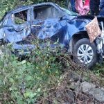 കാര്‍ തോട്ടിലേക്ക് മറിഞ്ഞ് ഒരു കുടുംബത്തിലെ മൂന്ന് പേര്‍ മരിച്ചു