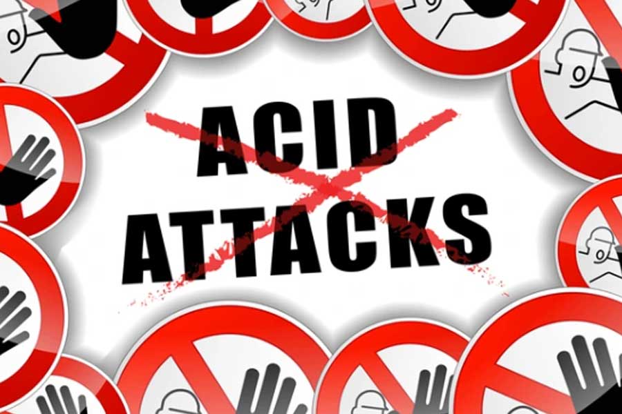 പത്തനംതിട്ടയിൽ ബൈക്കില്‍ സഞ്ചരിച്ച യുവാവിന് നേരെ ആസിഡ് ആക്രമണം