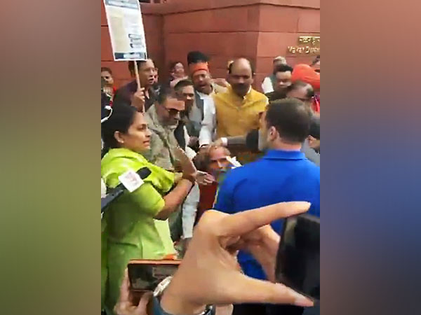 പാർലമെന്റ് വളപ്പിലെ സംഘർഷം; രാഹുല്‍ ഗാന്ധിക്കെതിരെ കേസ്, നടപടി ബിജെപി എംപിയുടെ പരാതിയില്‍