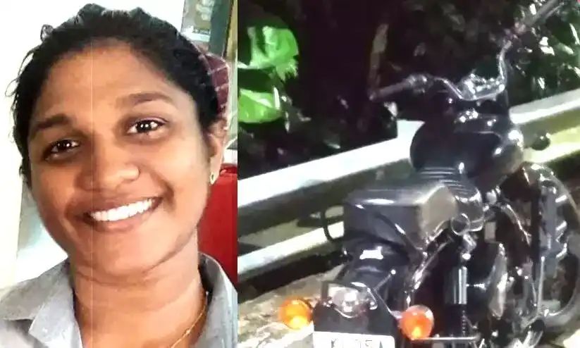 ജിമ്മില്‍ നിന്ന് മടങ്ങുന്നതിനിടെ ബൈക്ക് പോസ്റ്റിലിടിച്ച്‌ യുവതി മരിച്ചു