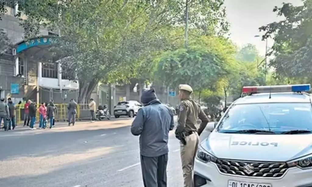ഡല്‍ഹിയില്‍ വീണ്ടും നാല് സ്കൂളുകള്‍ക്ക് ബോംബ് ഭീഷണി