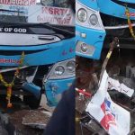 ഡ്രൈവര്ക്ക് നെഞ്ചുവേദന; സ്വകാര്യ ബസ് ഡിവൈഡറില് ഇടിച്ചു കയറി അപകടം