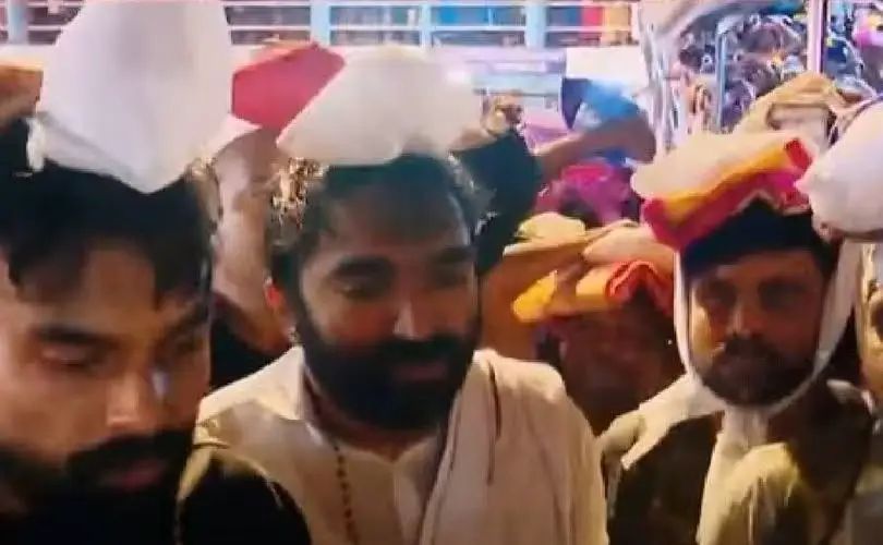 ശബരിമലയില് ദര്ശനം നടത്തി ചാണ്ടി ഉമ്മന്