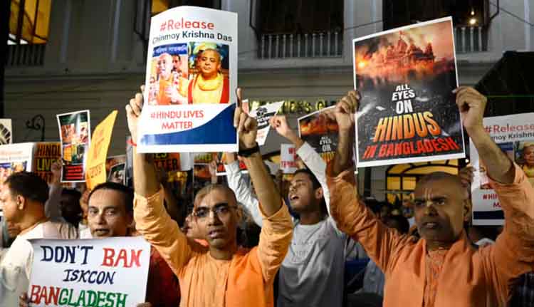 മതിയായ യാത്രാരേഖ ഉണ്ടായിട്ടും ഇന്ത്യയിലേക്ക് തിരിച്ച 54 ഇസ്കോൺ സന്യാസിമാരെ അതിർത്തിയിൽ തടഞ്ഞ് വച്ച് ബംഗ്ലാദേശ്