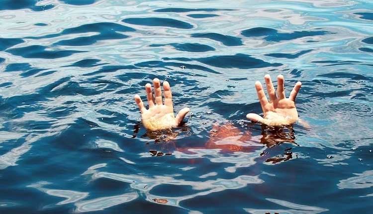 കടലില് കുളിക്കാനിറങ്ങിയ രണ്ടു വിദേശ വിദ്യാര്ഥികളെ കാണാതായി