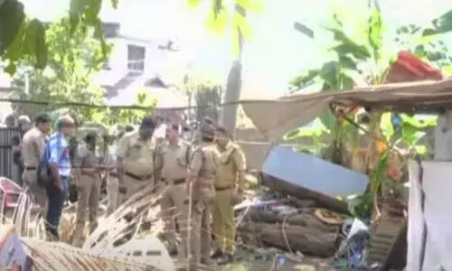 അമ്മയുടെ മൃതദേഹം വീട്ടുമുറ്റത്ത് കുഴിച്ചിടാന് ശ്രമിച്ച മകന് പിടിയില്