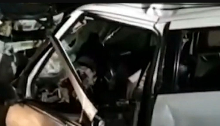 പത്തനംതിട്ടയിൽ വാഹനാപകടം: കാറും ബസും കൂട്ടിയിടിച്ചു, നവദമ്പതികൾ ഉൾപ്പെടെ ഒരു കുടുംബത്തിലെ നാല് പേർക്ക് ദാരുണാന്ത്യം