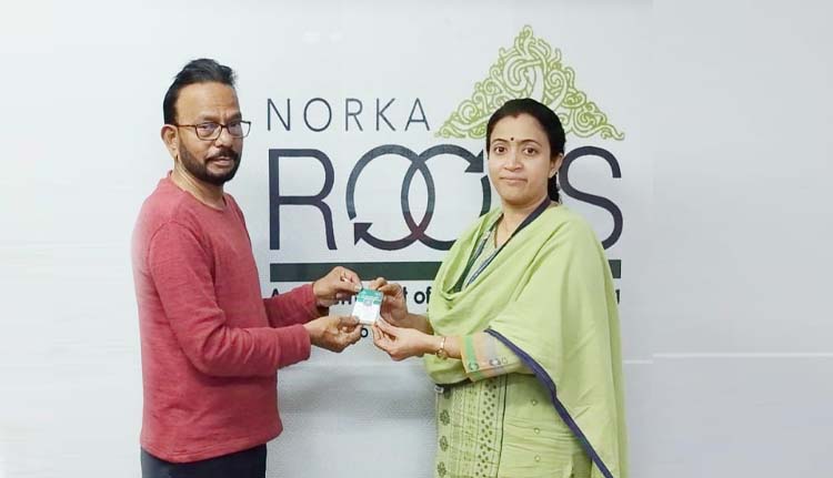 നന്മ അസോസിയേഷൻ ഫോർ കെയറിങ് എം.ഇ.എസ് റോഡ് നോർക്ക കാർഡുകൾ സ്വീകരിച്ചു