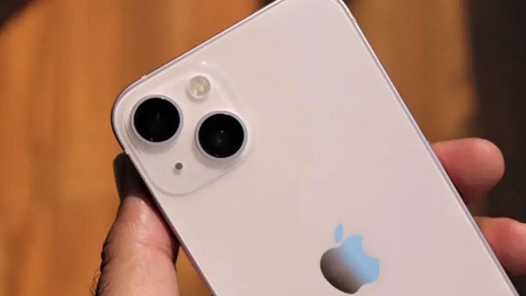 നേർച്ചപ്പെട്ടിയിലേക്ക് അബദ്ധത്തില്‍ വീണ ഐ ഫോണ്‍ ക്ഷേത്രത്തിന്റേതെന്ന് അധികൃതർ; വലഞ്ഞ് യുവാവ്