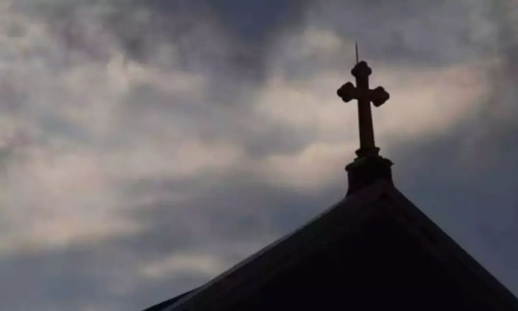 പള്ളിത്തര്ക്ക കേസ്: ആറു പള്ളികള് ഓര്ത്തഡോക്സ് സഭയ്ക്ക് കൈമാറണമെന്ന് സുപ്രീംകോടതി