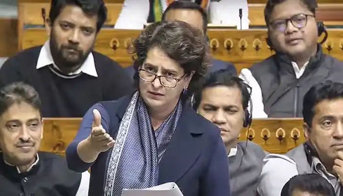 സര്‍ക്കാര്‍ ഭരണഘടനയെ അട്ടിമറിക്കാന്‍ ശ്രമിക്കുന്നു; ലോക്‌സഭയിലെ കന്നി പ്രസംഗത്തില്‍ കേന്ദ്രസര്‍ക്കാരിനെ വിമര്‍ശിച്ച്‌ പ്രിയങ്ക ഗാന്ധി
