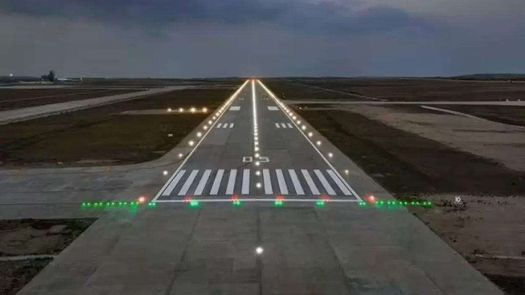 ആരോ പറത്തിവിട്ട പട്ടം തിരുവനന്തപുരത്ത് ആറ് വിമാനങ്ങളുടെ വഴി മുടക്കി; നാലു വിമാനങ്ങൾ വഴിതിരിച്ചുവിട്ടു