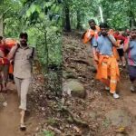 കാനനപാതയില്‍ കുടുങ്ങിയ മാളികപ്പുറങ്ങളെ രക്ഷപ്പെടുത്തി അഗ്നിരക്ഷാസേന