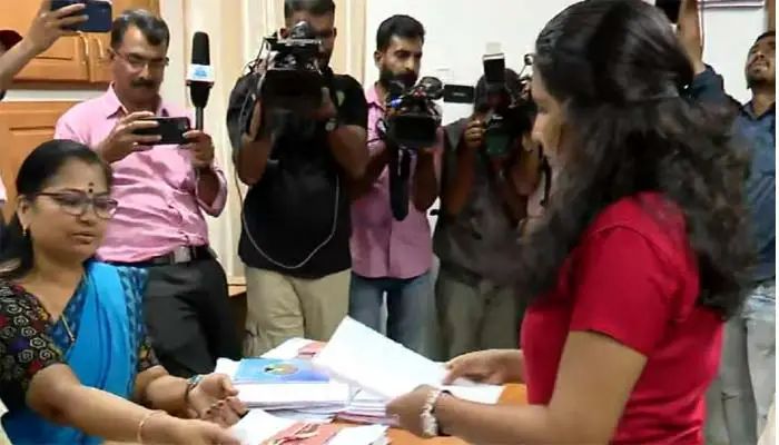 ദുരിതകാലത്തിന് നേരിയ ആശ്വാസം; ശ്രുതി സര്‍ക്കാര്‍ ജോലിയില്‍ പ്രവേശിപ്പിച്ചു