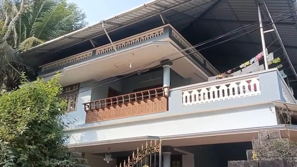 വീട് കുത്തിത്തുറന്ന് വന്‍ കവര്‍ച്ച; 30 പവന്‍ സ്വര്‍ണം മോഷ്ടിച്ചു