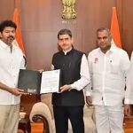 ഗവര്‍ണറെ കണ്ട് നിവേദനം നല്‍കി വിജയ്