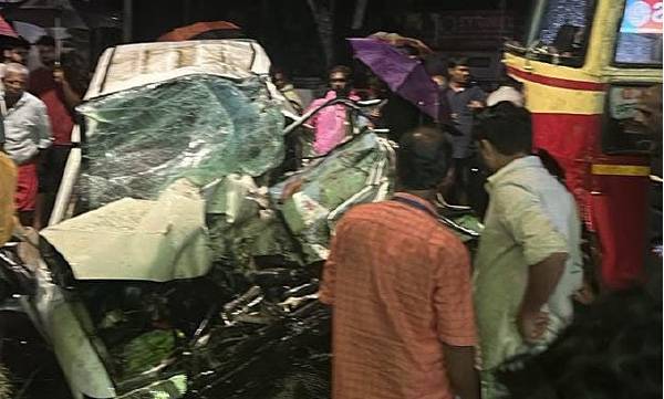 ആലപ്പുഴയിൽ ബസും കാറും കൂട്ടിയിടിച്ച് അഞ്ചു മെഡിക്കൽ വിദ്യാർഥികൾക്ക് ദാരുണാന്ത്യം; രണ്ട് പേരുടെ നില ഗുരുതരം