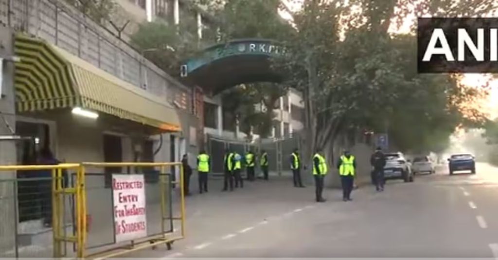 ഡൽഹിയിൽ സ്‌കൂളുകൾക്ക് വീണ്ടും ബോംബ് ഭീഷണി