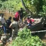 ശബരിമല തീർഥാടകർ സഞ്ചരിച്ച കാർ തോട്ടിലേക്ക് മറിഞ്ഞു; മൂന്ന് പേർക്ക് പരുക്ക്