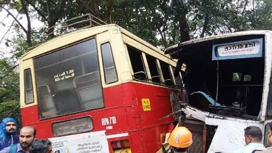 കണ്ണൂരില്‍ കെഎസ്ആര്‍ടിസി ബസുകള്‍ നേര്‍ക്കുനേര്‍ കൂട്ടിയിടിച്ച് നിരവധി പേര്‍ക്ക് പരുക്ക്
