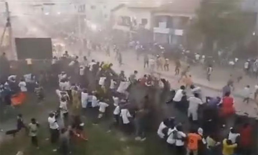 ഫുട്ബോള് മത്സരത്തിനിടെ സംഘര്ഷം; നൂറിലധികം പേര് കൊല്ലപ്പെട്ടു