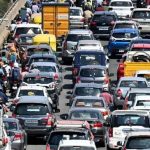 പിഴയടക്കാൻ ആവശ്യപ്പെട്ടതിൽ തർക്കം; റോഡിന് കുറുകെ ലോറി നിര്‍ത്തിയിട്ട് ഡ്രൈവര്‍ മുങ്ങി