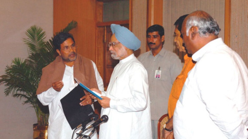 ബെംഗളൂരുവിൽ മൻമോഹൻ സിംഗ് റിസർച്ച് സെന്റർ സ്ഥാപിക്കാനൊരുങ്ങി സർക്കാർ