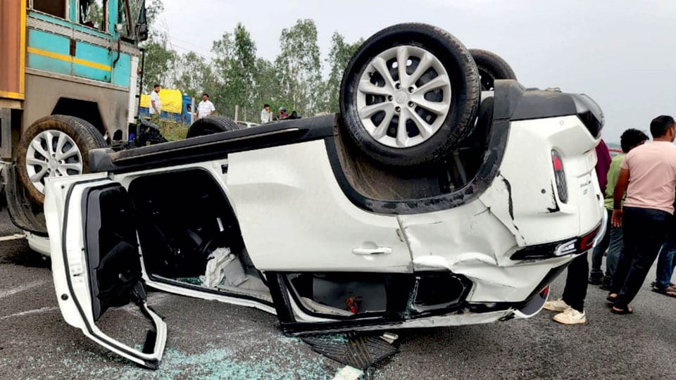 ബെംഗളൂരു- മൈസൂരു എക്സ്പ്രസ് ഹൈവേയിൽ വാഹനാപകടം; അഞ്ച് പേർക്ക് പരുക്ക്