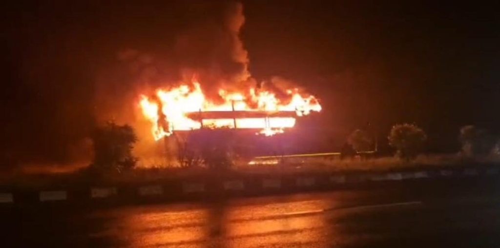 ചെന്നൈ – ബെംഗളൂരു ഹൈവേയിൽ വോൾവോ ബസിന് തീപിടിച്ചു