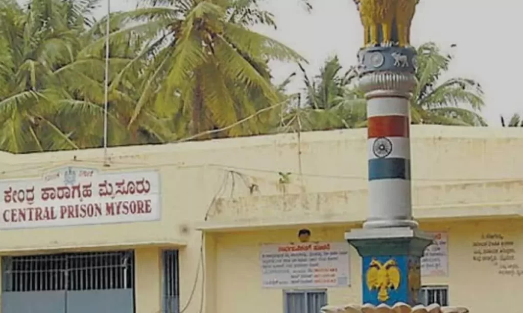 കേക്ക് നിര്‍മിക്കാന്‍ ഉപയോഗിക്കുന്ന എസൻസ് കഴിച്ചു; മൈസൂരു സെൻട്രൽ ജയിലില്‍ മൂന്ന് തടവുകാർ മരിച്ചു