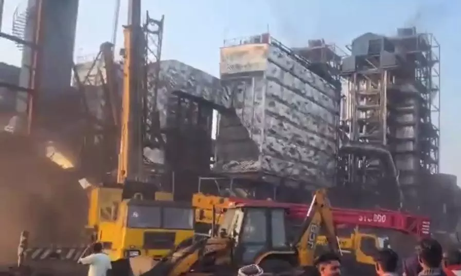 സ്റ്റീൽ പ്ലാന്‍റിന്‍റെ ചിമ്മിനി തകർന്ന് അപകടം; നാല് പേർ മരിച്ചു