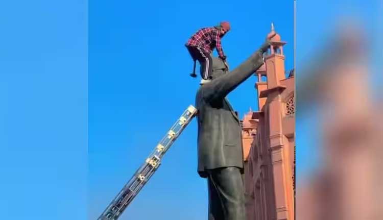 പഞ്ചാബിൽ റിപ്പബ്ലിക് ദിനത്തില്‍ അംബേദ്കറിന്റെ പ്രതിമ തകര്‍ത്തു; യുവാവ് പിടിയില്‍