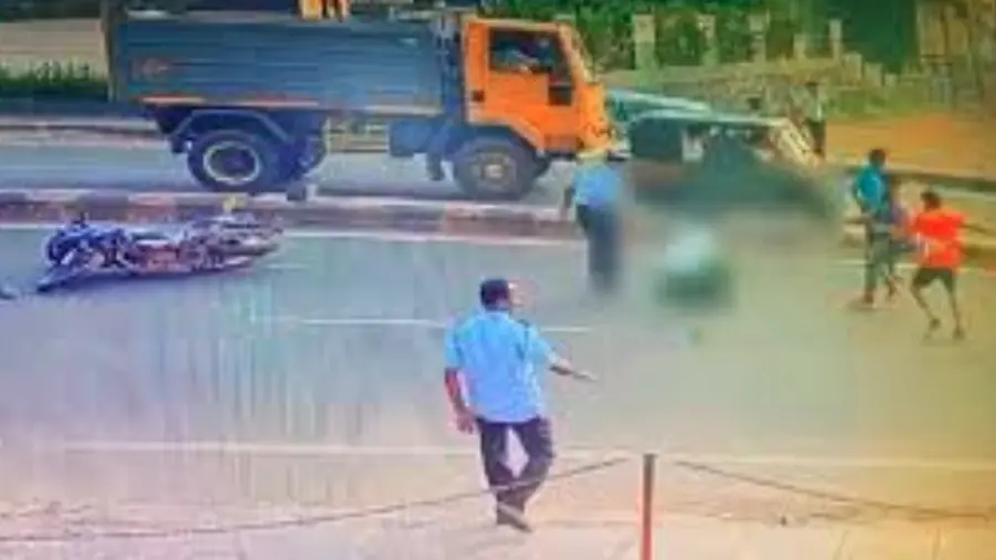 മകനൊപ്പം യാത്രചെയ്യവെ ബൈക്കിൽ സാരി കുടുങ്ങി റോഡിൽ തലയടിച്ച് വീണ സ്ത്രീ മരിച്ചു