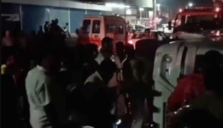 എറണാകുളം കടമറ്റത്ത് വാഹനാപകടം; ട്രാവലർ തലകീഴായി മറിഞ്ഞ് 10 പേർക്ക് പരുക്ക്, ഒരാളുടെ നില ഗുരുതരം