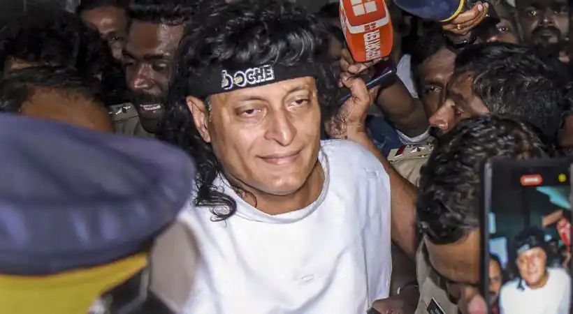 ബോബി ചെമ്മണ്ണൂരിന് ജയിലിൽ സഹായം നൽകിയ ജയിൽ ഡിഐജിക്കും സൂപ്രണ്ടിനും എതിരെ പോലീസ് കേസ്