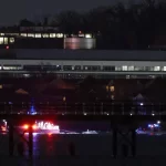 യുഎസിൽ ലാൻഡിങ്ങിനിടെ യാത്രാവിമാനം ഹെലികോപ്റ്ററുമായി കൂട്ടിയിടിച്ചു; 60ലധികം യാത്രക്കാർക്കായി രക്ഷപ്രവർത്തനം