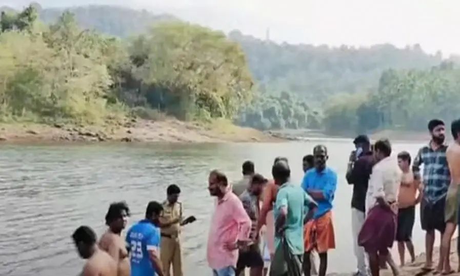 പീച്ചി ഡാം റിസര്വോയറില് 4 പെണ്കുട്ടികള് കാല്വഴുതി വീണു; 3 പേരുടെ നില ഗുരുതരം