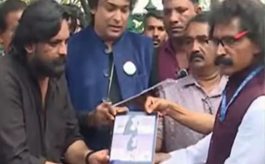 ഗ്രീഷ്മയ്ക്ക് വധശിക്ഷ വിധിച്ച ജഡ്ജിക്ക് പാലഭിഷേകം; തടഞ്ഞ് പോലീസ്