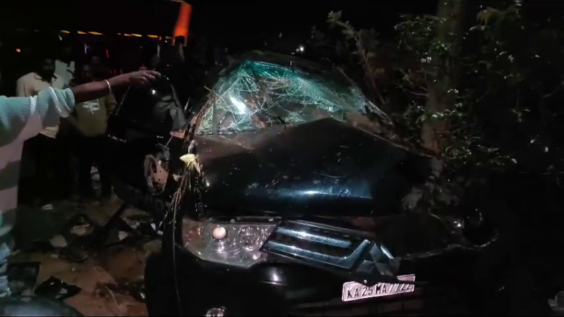 നിയന്ത്രണം വിട്ട കാർ വൈദ്യുത തൂണിലിടിച്ച് അപകടം; രണ്ട് സ്കൂൾ വിദ്യാർഥികൾക്ക് ദാരുണാന്ത്യം