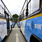 ബസിലേക്ക് കയറാൻ ശ്രമിക്കുന്നതിനിടെ റോഡിലേക്ക് തെറിച്ചുവീണ് യുവതി മരിച്ചു