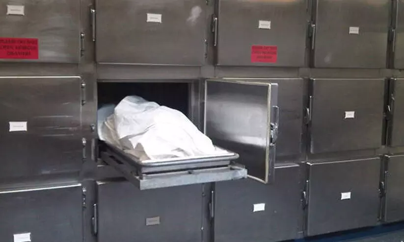 മോര്‍ച്ചറിയിലേക്ക് മാറ്റുന്നതിന് തൊട്ടുമുമ്പ് ജീവന്റെ തുടിപ്പ്; കണ്ണൂർ സ്വദേശിയെ വീണ്ടും ഐ.സി.യുവിലേക്ക് മാറ്റി