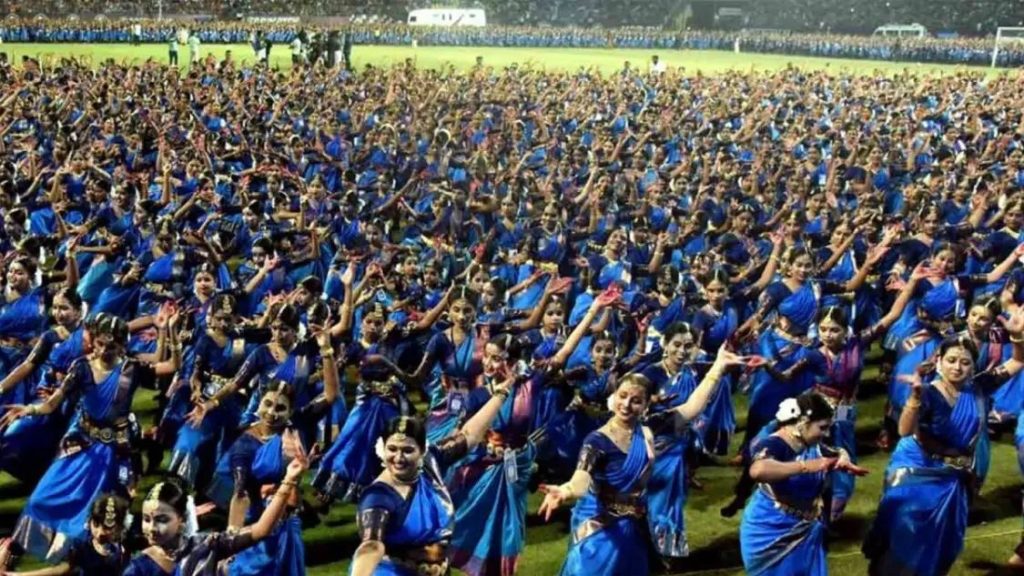 കലൂർ സ്റ്റേഡിയത്തിലെ അപകടം; നഗരസഭ ഹെല്‍ത്ത് ഇൻസ്പെക്‌ടര്‍ക്ക് സസ്പെൻഷൻ