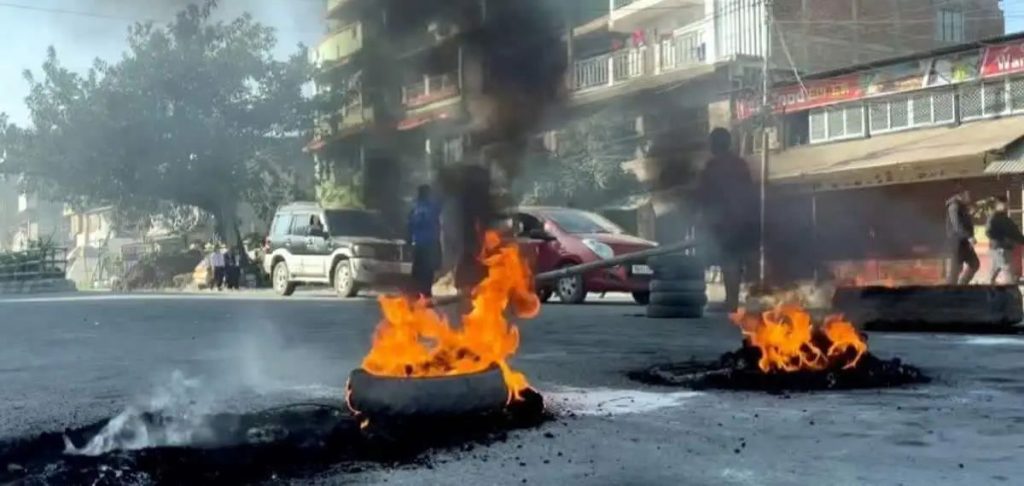 മണിപ്പൂരില്‍ വീണ്ടും സംഘര്‍ഷം; കാങ്പോക്പി ജില്ലയില്‍ കര്‍ഫ്യൂ ഏര്‍പ്പെടുത്തി