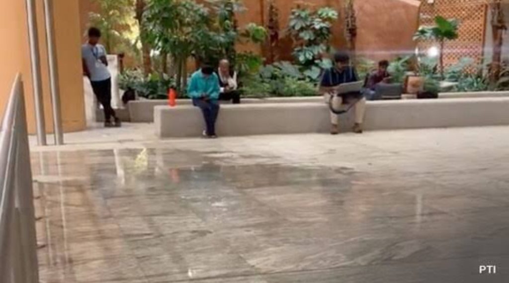 ബെംഗളൂരു വിമാനത്താവളത്തിനുള്ളിൽ പൈപ്പ്ലൈൻ ചോർച്ച