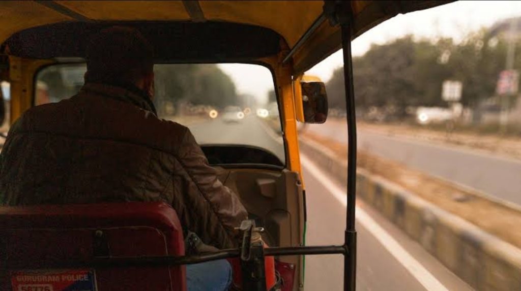 മദ്യലഹരിയില് വാഹനം നിർത്താൻ ആവശ്യപ്പെട്ടിട്ടും ഡ്രൈവർ കേട്ടില്ല; ഓട്ടോയില് നിന്ന് ചാടിരക്ഷപ്പെട്ട് യുവതി