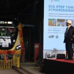 മെട്രോ യെല്ലോ ലൈനിലെ ആദ്യ ട്രെയിൻ സെറ്റ് ഉദ്ഘാടനം ചെയ്തു